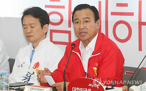 ▲ 이완구 새누리당 원내대표가 25일 오전 경기도 의정부시 신곡동 새누리당 선거사무소에서 열린 중앙당·경기도당 선대위 연석회의에서 발언하고 있다. 왼쪽은 남경필 경기지사 후보. ⓒ연합뉴스