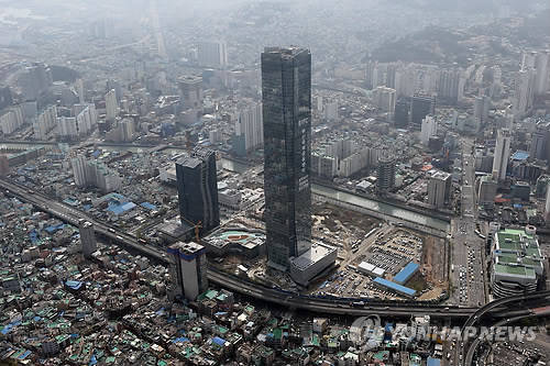 ▲ 부산국제금융센터(BIFC)가 착공 4년 만인 다음 달 준공된다. ⓒ 연합뉴스