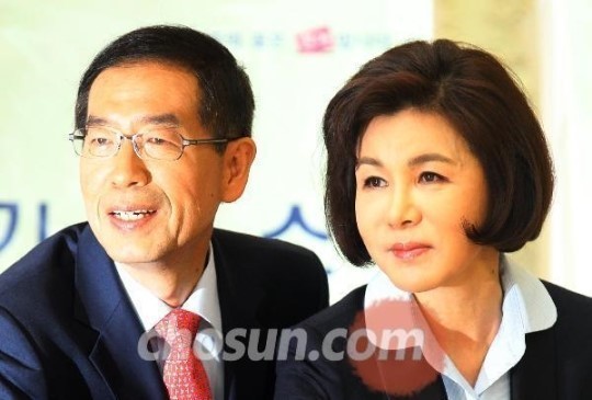 ▲ 2011년 10월 26일 서울시장 선거 투표를 하는 박원순- 강난희 부부