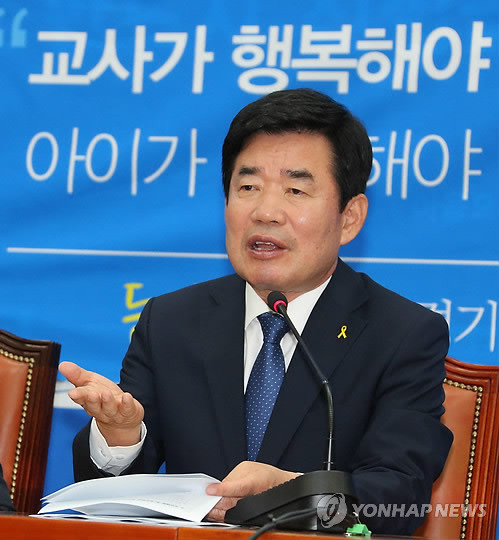 ▲ 한국정당학회 매니페스토 정책평가 결과 C+에 그친 새정치민주연합 김진표 후보. ⓒ연합뉴스