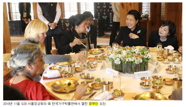 ▲ 신동아에 따르면 한국가구박물관은 지난 2010년 G20 서울정상회의 때 영부인 오찬을 성공리에 개최해 스포트라이트를 받은 바 있다. 지난해 4월에는 구찌(Gucci) 91주년 특별 전시를 유치하고 큐레이팅까지 직접 맡아 화제를 모았다. 또 미국 CNN 웹사이트(www.cnngo. com)가 ‘서울에서 가장 아름다운 박물관’으로 꼽기도 했다. 그 동안은 외국인 손님을 비롯해 일부 단체에만 공개되다가 지난해 9월부터 일반인도 사전 예약을 하면 가이드의 안내를 받아 관람할 수 있게 됐다. ⓒ 신동아 화면캡쳐