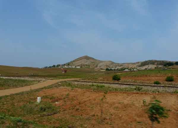 ▲ 황폐해진 북한 산임. [사진: 김성일 교수 제공]