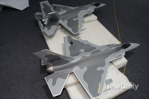 ▲ KFX 쌍발 및 단발 모형.ⓒ순정우 기자