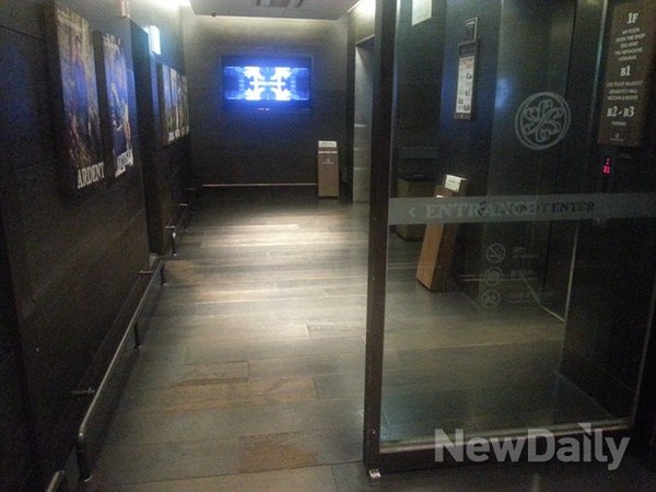 ▲ 서세원 부부가 몸싸움을 벌였던 오피스텔 지하 2층 로비(주차장 입구).