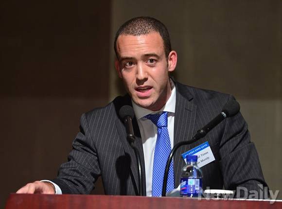 ▲ 사이먼 먼디 FT 특파원이 뉴데일리경제 '규제혁파 심포지엄'에서 주제 발표를 하고 있다. ⓒ뉴데일리경제