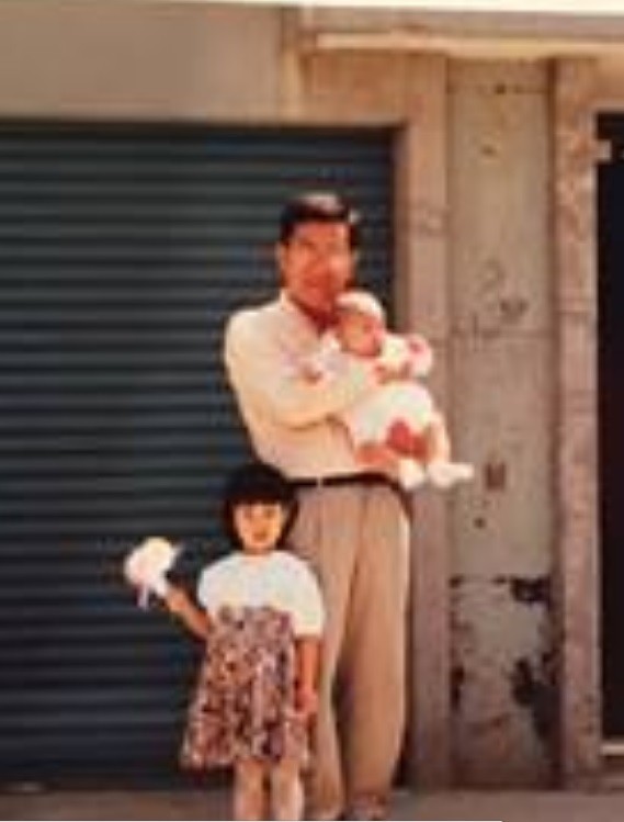 ▲ 고승덕 서울교육감 후보의 딸이라고 밝힌 ‘캔디 고’(한국이름 고희경)가 이번에는 고승덕 후보와 함께 찍은 가족사진을 공개했다.ⓒ 페이스북 화면 캡처