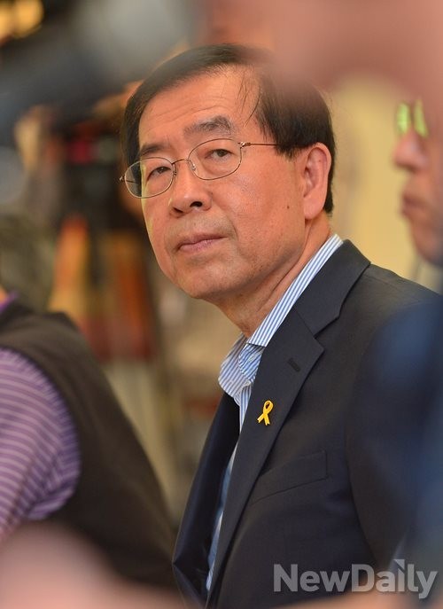 ▲ 서울시의 '농약급식' 문제를 해명하고 다니는 박원순 서울시장 후보.