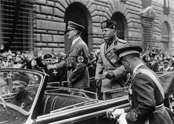 ▲ 국내에서는 좌파에 반대하면 '극우 딱지'가 붙는다. '진짜 극우'는 사진 속의 무솔리니와 히틀러 같은 이를 말한다. [자료사진]