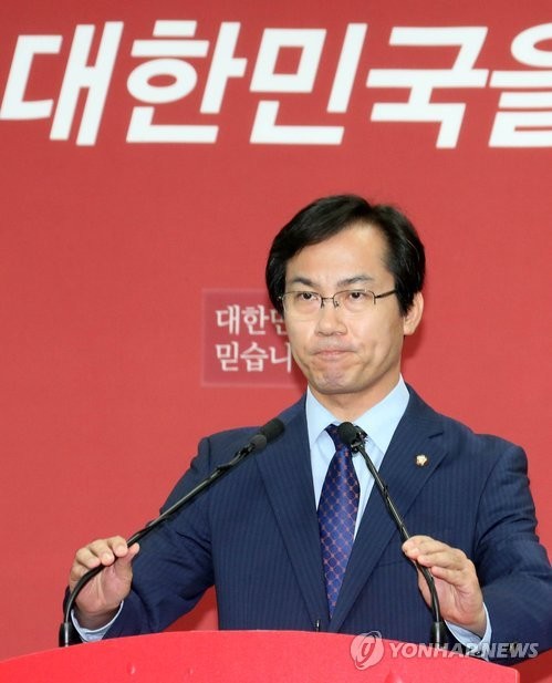 ▲ 김영우 새누리당 의원이 8일 여의도 당사에서 전당대회 출마 기자회견을 하고 있다. ⓒ연합뉴스