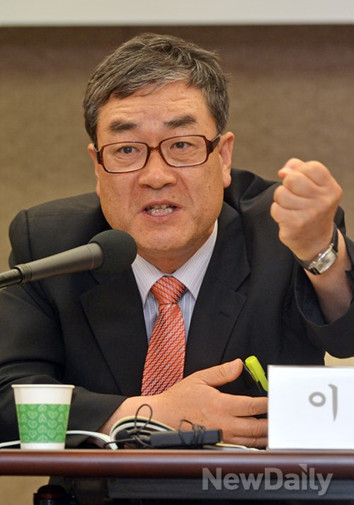 ▲ 통진당의 북한추종활동을 고발하는 원광대 사학과 이주천 교수 ⓒ뉴데일리 이미화 기자