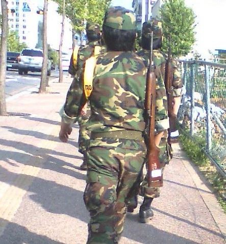 ▲ 카빈소총을 맨 예비군.ⓒ육군블로그