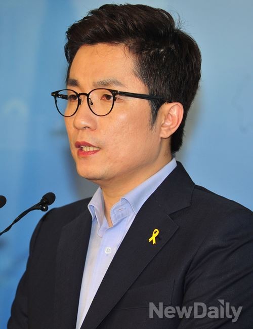 ▲ 11일 오후 국회 정론관에서 새누리당 7.14 전당대회 출마를 선언한 김상민 의원. ⓒ이종현 기자