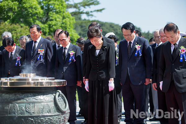 ▲ 현충일 추념식에 참석한 박근혜 대통령. ⓒ 뉴데일리