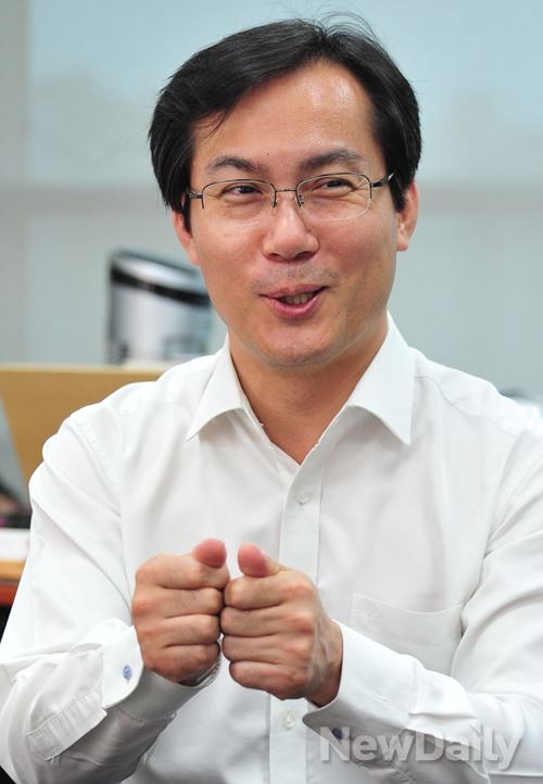 ▲ 새누리당 7.14 전당대회에 출마한 김영우 의원이 뉴데일리와 인터뷰를 갖고 있다. ⓒ이종현 기자