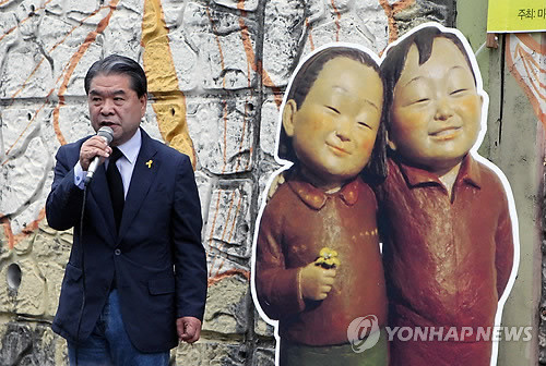 ▲ 이재정 경기교육감 당선자가 13일 고 신효순 심미선 12주기 추모제에 참석해 추도사를 하고 있다.ⓒ 사진 연합뉴스