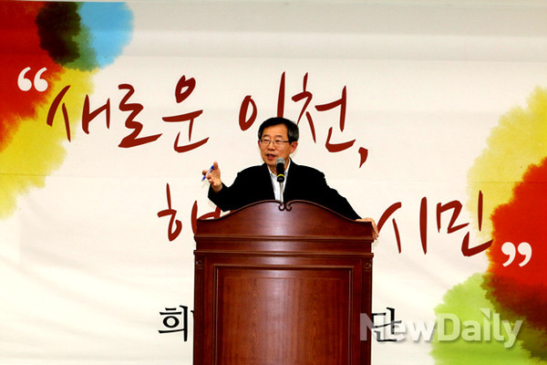 ▲ 배국환 희망인천준비단 부단장은 인천시 재정에 대해 [지뢰밭]이라고 표현하며 "겉으로 드러나지 않은 부채가 산재돼 있다"고 밝혔다. ⓒ뉴데일리
