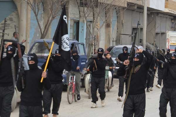 ▲ 이라크 북부 지역을 점령한 뒤 시가행진 중인 ISIL 조직원들 [자료사진]