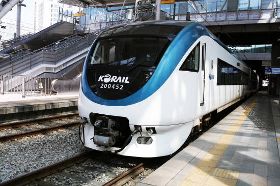 ▲ 3년 연속 '올해의 녹색상품'으로 선정된 '누리로' 열차의 모습.ⓒ코레일