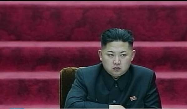 ▲ "뭐냐, 이것들. 기껏 밥 먹여놨더니…." 뚱한 표정의 김정은. 북한군 내에서도 그에 대한 평가는 박한 편이라고 한다. [자료사진]