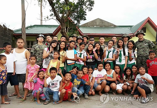 ▲ 태풍피해 복구임무를 수행 중인 필리핀 아라우부대  ⓒ연합뉴스