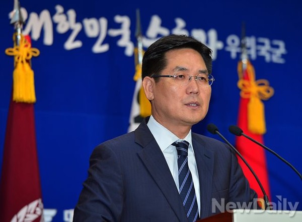 ▲ 김민석 국방부 대변인이 GOP 총기 사고관련 브리핑을 하고 있다.ⓒ정상윤 기자