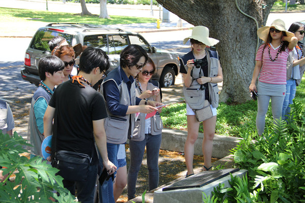 ▲ 지난해부터 대학생들이 꾸준히 (사)건국이념보급회의 주체와 국가보훈처의 후원으로 진행되는 하와이 독립운동 사적지 탐방 행사를 통해 하와이 한인들의 흔적을 찾고있다ⓒ윤희성 기자