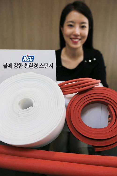 ▲ KCC, 불에 강한 친환경 실리콘 스펀지 개발 ⓒKCC