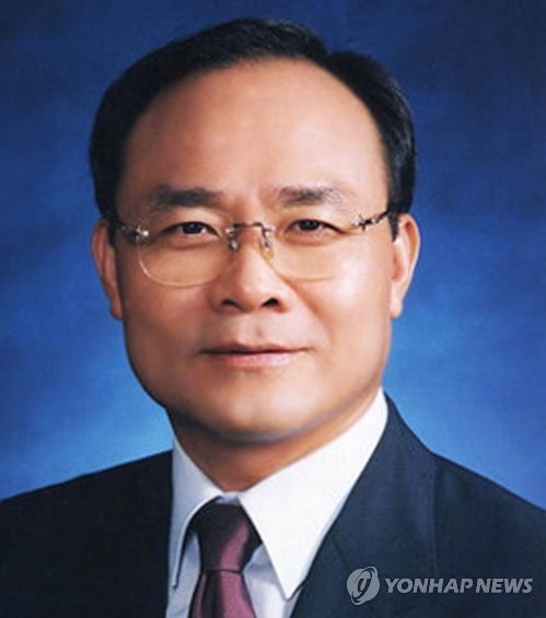 ▲ 새누리당 성완종(63·충남 서산·태안) 의원이 대법원 판결로 의원직을 상실했다.   대법원 1부(주심 고영한 대법관)는 26일 공직선거법 위반 혐의로 기소된 성 의원에 대한 상고심에서 벌금 500만원을 선고한 원심을 확정했다. ⓒ연합뉴스