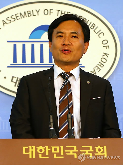 ▲ 국회 정론관에서 말하고 있는 김진태 새누리당 의원 ⓒ연합DB