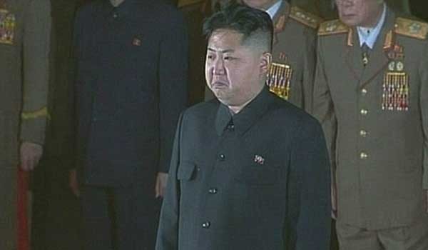 ▲ "왜 맨날 나만 갖고 그래…." 김정은이 또 삐쳤다. 삐치지 않는 날이 드문 듯 하다. 아빠 따라가고 싶은 심정일 것이다. [자료사진]