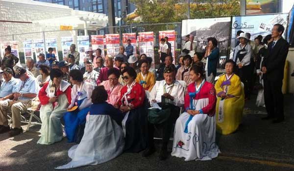 ▲ 지난 21일 LA총영사관 앞에서 열린 6.25전쟁 참전 미군용사 관련 행사. [사진: 로렌스 펙 제공]