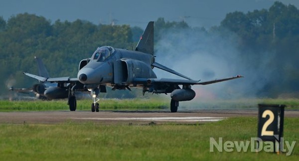▲ 제 17전투비행단 소속 F-4E 팬텀 전투기.ⓒ정상윤 기자