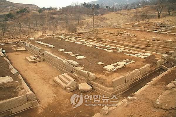▲ 개성에 있는 고려 왕궁터 만월대 모습. ⓒ연합뉴스. 무단전재 및 재배포 금지.
