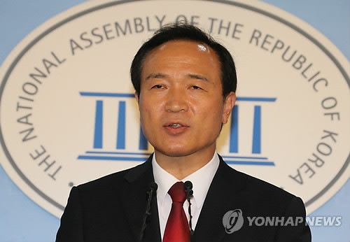 ▲ 임태희 새누리당 전 의원이 1일 국회 정론관에서 평택을 재보궐선거 공천탈락에 대해 반발하는 기자회견을 하고 있다.ⓒ연합뉴스