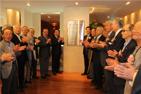 ▲ 좌로부터 김은구 대한언론인회 회장, 김민석 국방부대변인, 박기병 6.25참전언론인회 회장, 한영섭 6.25종군기자동우회 회장