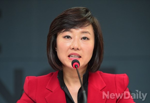 ▲ 오는 3일부터 국빈 방한하는 시진핑 국가주석의 부인 펑리위안 여사의 의전을 조윤선 청와대 정무수석이 전담한다.  ⓒ 뉴데일리