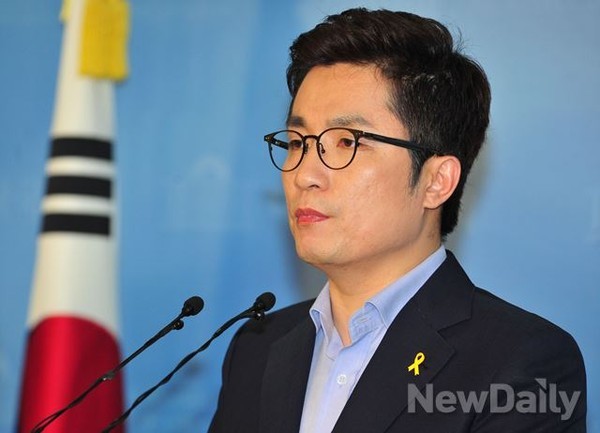 ▲ 김상민 새누리당 의원이 국회 정론관에서 기자회견을 하고 있다. ⓒ뉴데일리DB