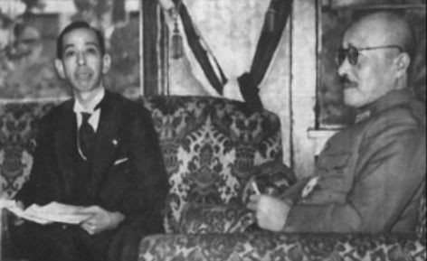 ▲ A급 전범 도죠 히데키 수상(오른쪽)과 상공상 키시 노부스케.