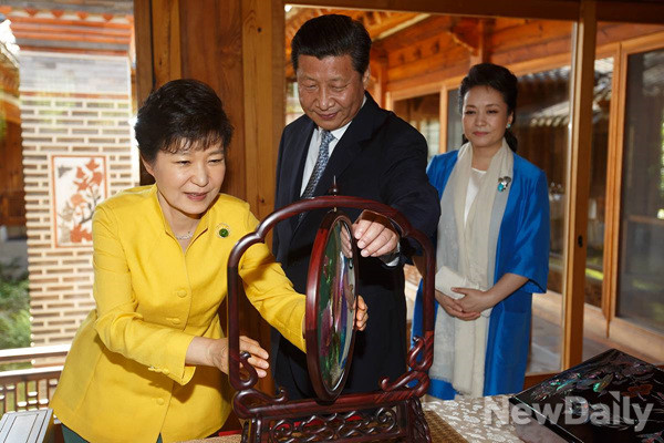 ▲ 박근혜 대통령은 3일 시진핑 중국 국가주석 내외와 함께 특별 오찬을 갖기 위해 가구박물관을 찾았다. ⓒ 뉴데일리(청와대 제공)