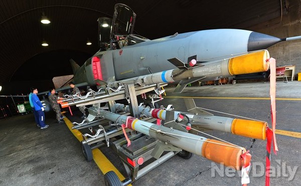 ▲ 팬텀 전투기에 달릴 AIM-9 사이더와인더 적외선 유도 공대공 미사일..ⓒ뉴데일리 정상윤 기자