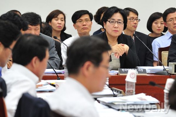 ▲ 7일 진행된 세월호 국정조사 특위 KBS 기관보고 중 류현순 KBS 사장 직무대행이 여야 위원들의 질의를 듣고 있는 모습.