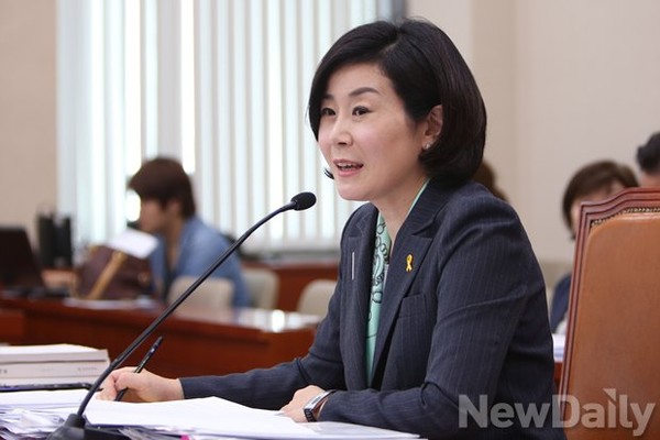 ▲ 8일 인사청문회에 출석한 김희정 여성가족부 장관후보자. ⓒ뉴데일리 정재훈 기자