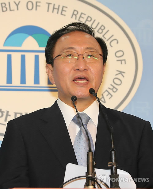 ▲ 정의당 노회찬 전 공동대표가 8일 국회 정론관에서 7.30 재보선 동작을 출마를 선언하며 새정치민주연합의 횡포를 비난하고 있다. ⓒ연합뉴스