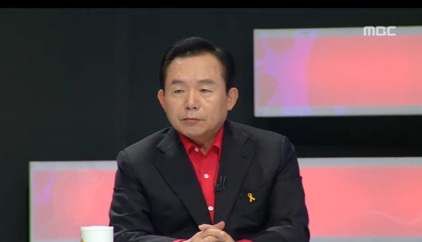 ▲ 9일 새벽 방송된 MBC 100분 토론에서 발언을 하고 있는 새누리당 이인제 의원. ⓒMBC 방송화면