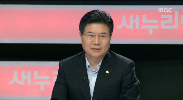 ▲ 9일 새벽 방송된 MBC 100분 토론에서 발언을 하고 있는 새누리당 홍문종 의원. ⓒMBC 방송화면