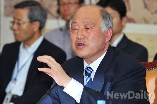 ▲ 김명수 사회부총리겸 교육부장관 후보자가 9일 오전 여의도 국회 교육문화체육관광위원회 인사청문회에서 의원들의 질의에 답하고 있다. ⓒ이종현 기자