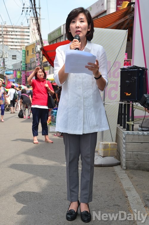 ▲ 나경원 전 의원이 10일 오후2시 서울 동작구 사당동 남성시장에서 [7·30 국회의원 보궐선거] 서울 동작을 새누리당 후보로 출마하기로 공식 선언했다.ⓒ뉴데일리 정상윤 기자