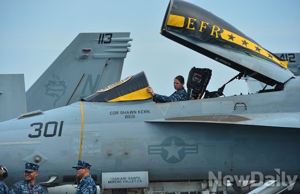 ▲ 이지스함에 주기 된 전폭기 ⓒ뉴데일리 정상윤