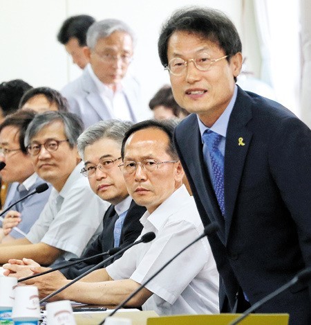 ▲ 조희연 서울시교육감이 14일 서울시교육청에서 열린 ‘자사고 교장과의 간담회’에서 인사를 하고 있다. ⓒ 조선닷컴