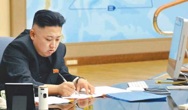 ▲ "제가 애플 등 미제 물건도 많이 쓰고 그러는데 계속 놀리시면…." 지금 김정은 정권은 美코미디 영화 '인터뷰'를 놓고 황당한 외교전을 벌이고 있다. [자료사진]